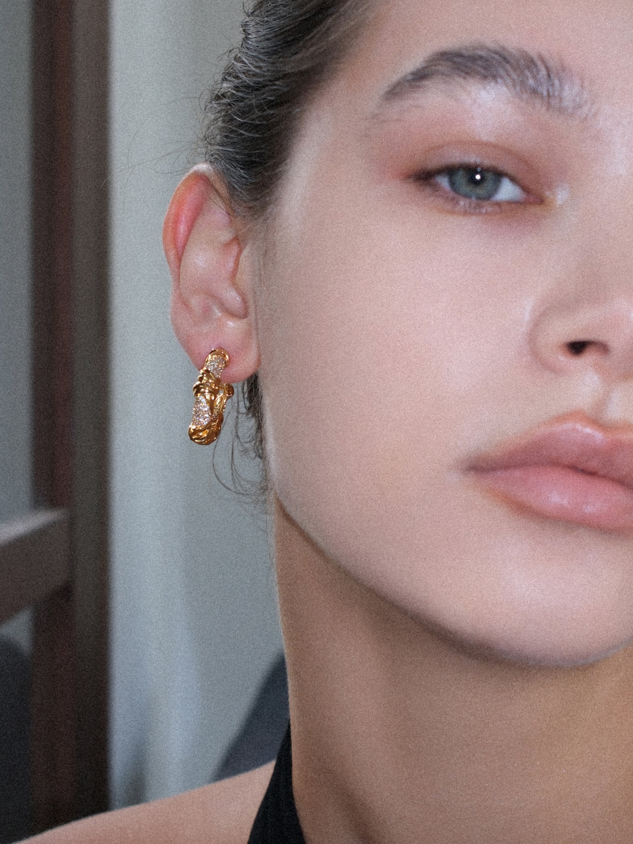 Twisted Knit Wrap C-shaped Earrings - booneealus